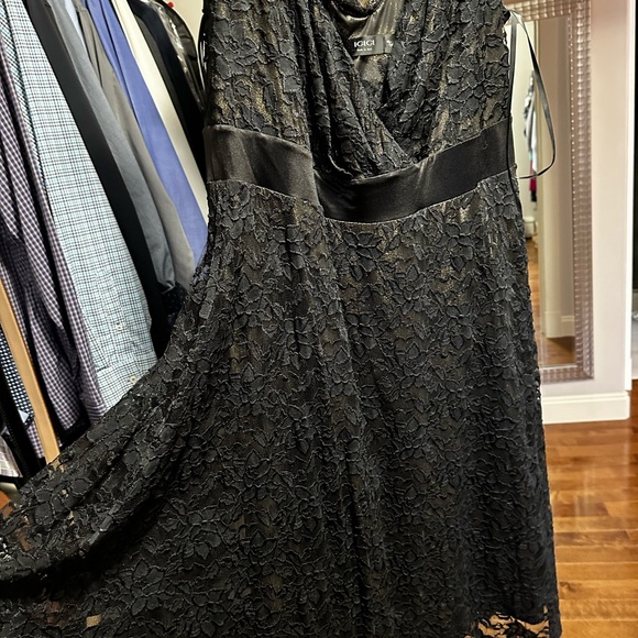 Igigi Black lace with gold underlay dress - Picture 3 of 9
